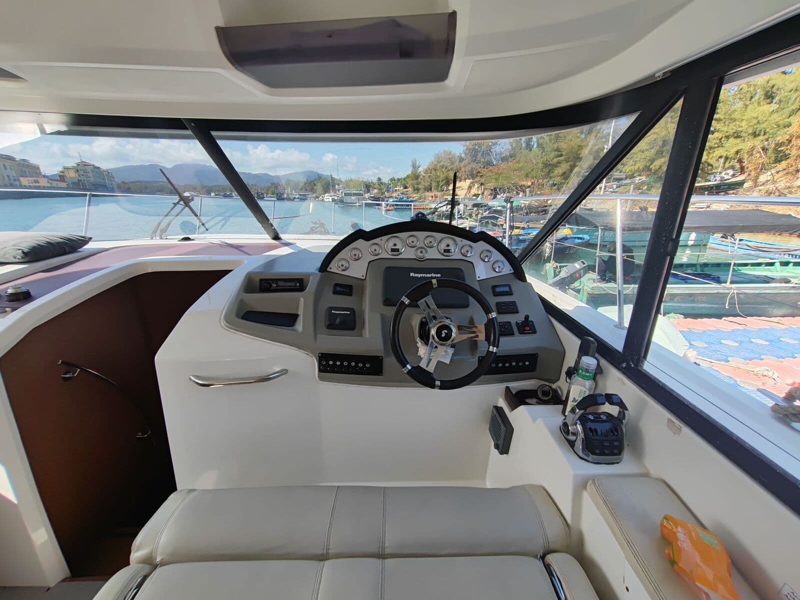 2013 Beneteau Antares 42 — фото 8