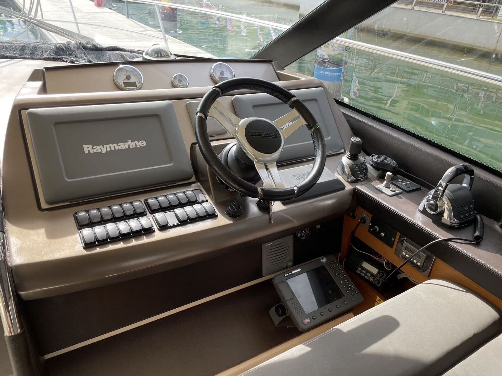 2011 Prestige 500 Flybridge — фото 8