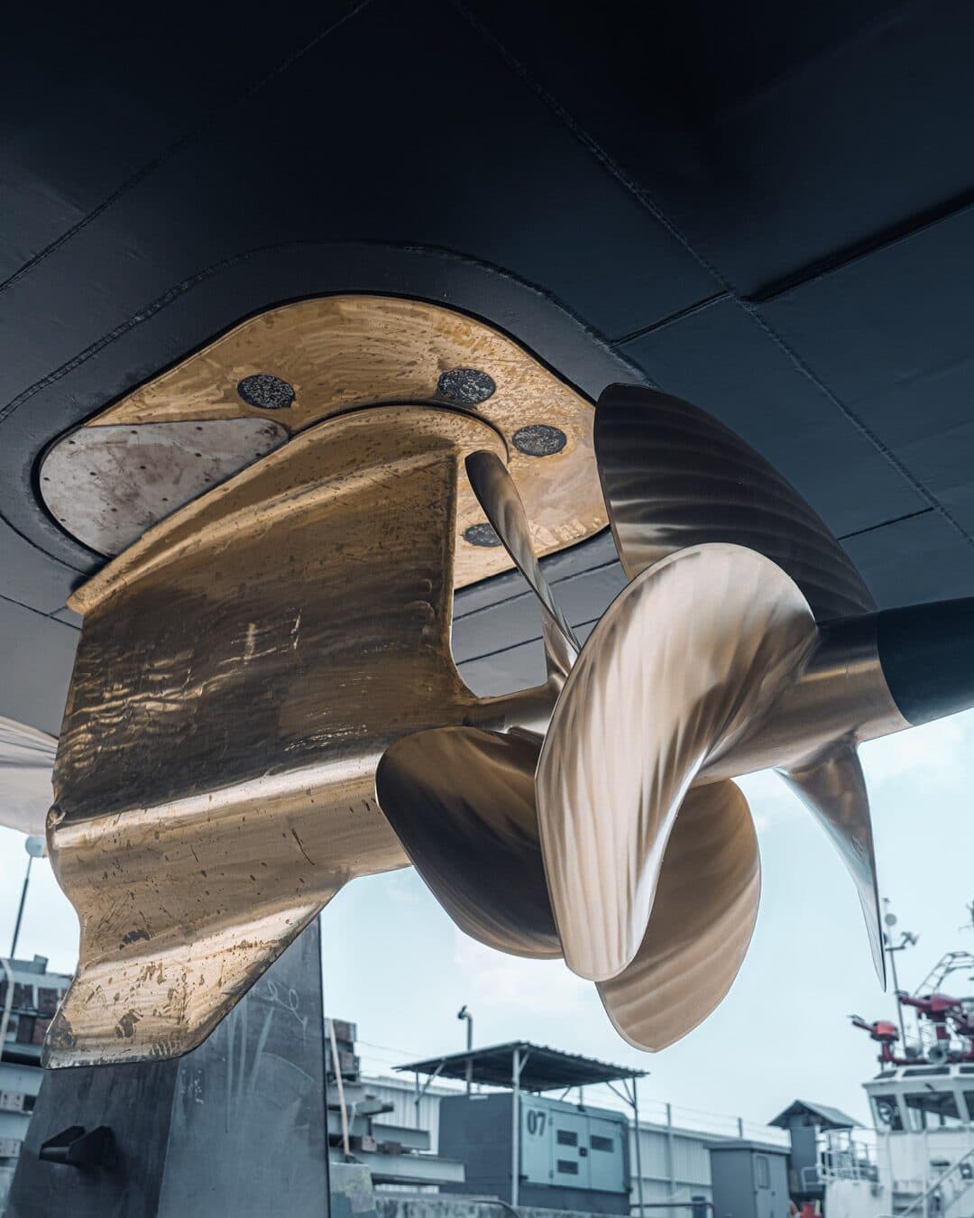 Volvo Penta IPS — pod-колонка с встречными винтами Duoprop